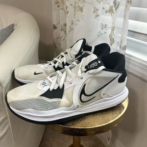 Nike Kyrie low 5 size 14